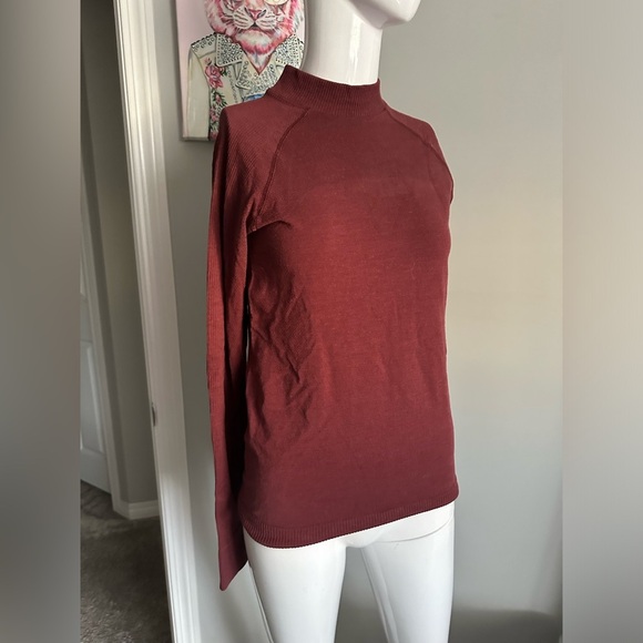 Lululemon long sleeve shirt size medium - Picture 6 of 6